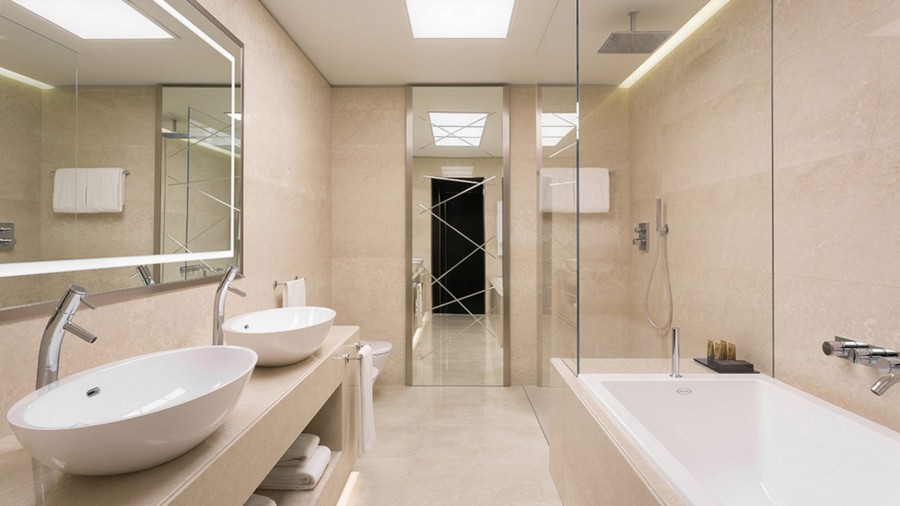 Luxus szálloda fürdőszobája