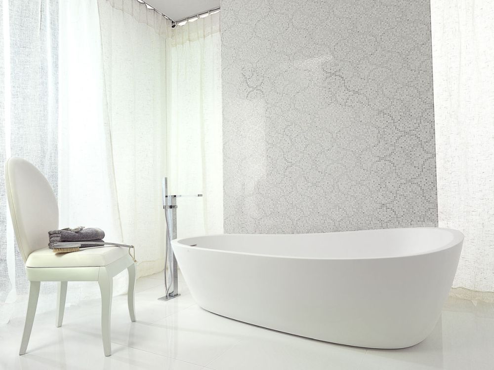Fürdőszoba fehér mozaikkal